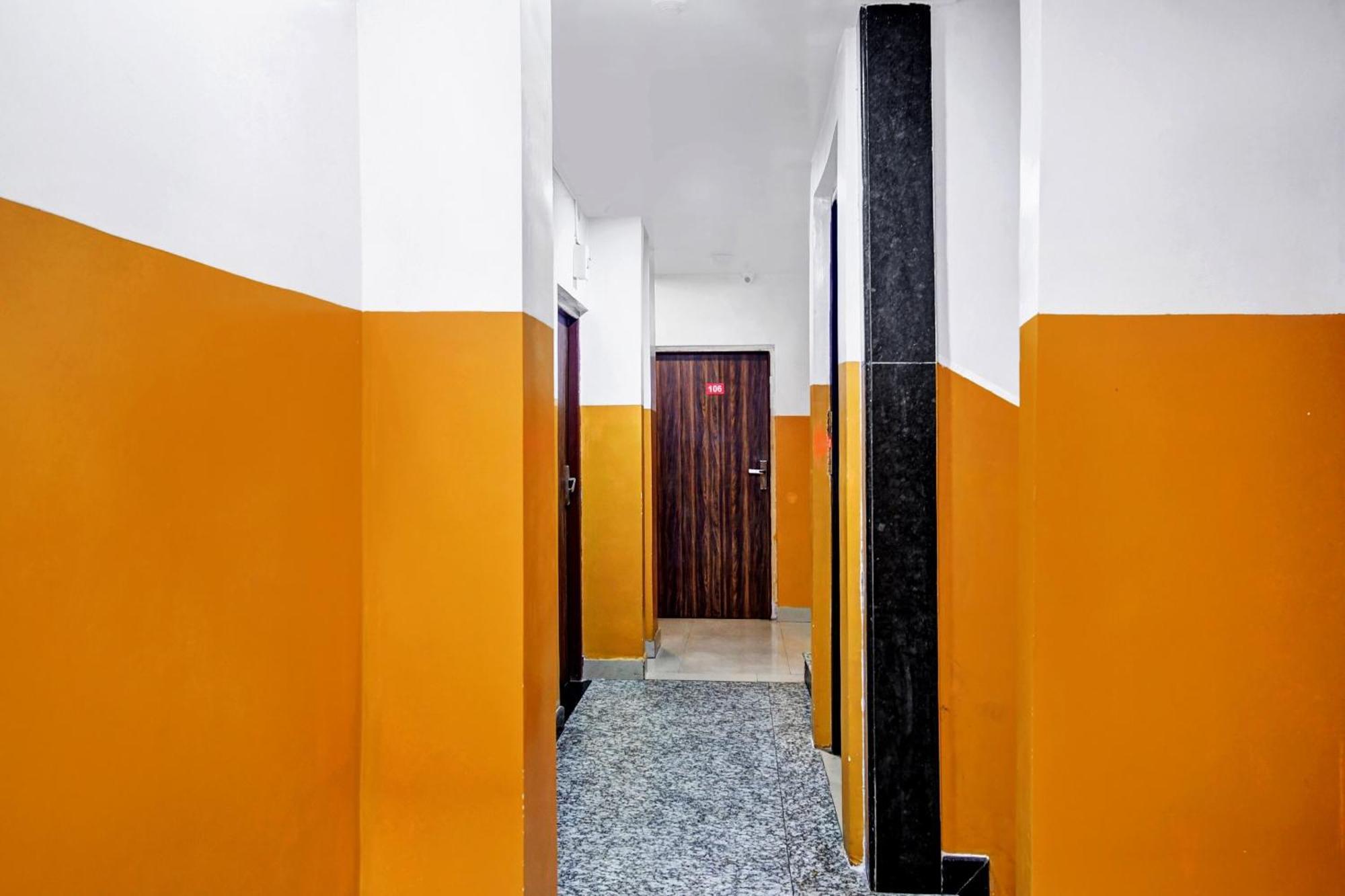 Hotel O Grand Lazeez Hāora Extérieur photo